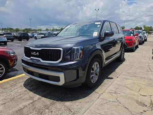 Metal 2025 Kia Telluride LX