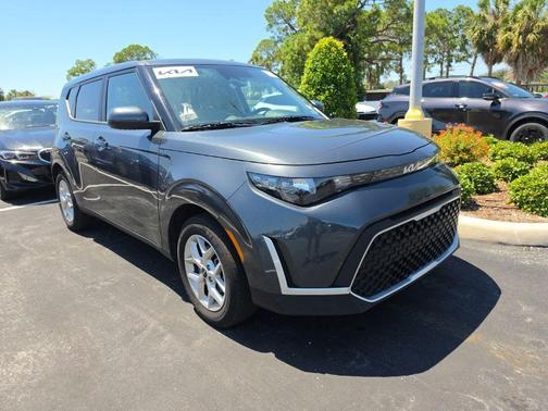 Gray 2025 Kia Soul LX