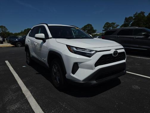 Ice 2023 Toyota RAV4 XLE