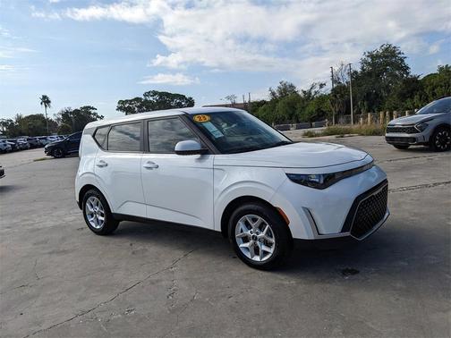 2023 Kia Soul LX