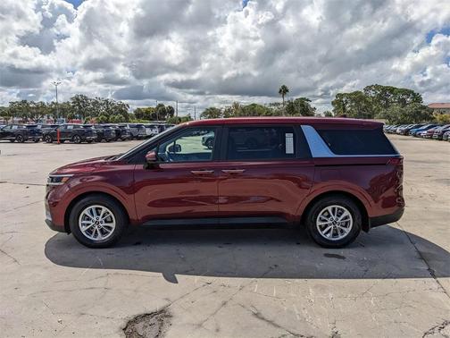 2023 Kia Carnival LX