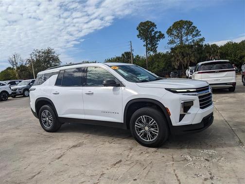 2024 Chevrolet Traverse LT