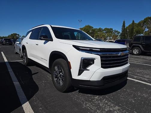 2024 Chevrolet Traverse LT