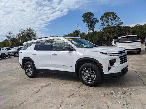2024 Chevrolet Traverse LT