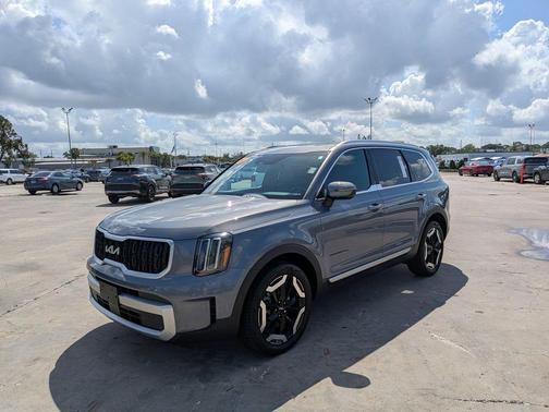 Everlasting Silver 2023 Kia Telluride EX