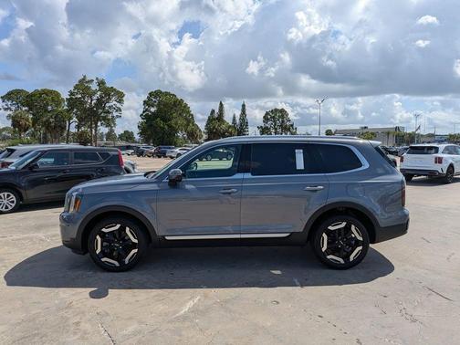 Everlasting Silver 2023 Kia Telluride EX