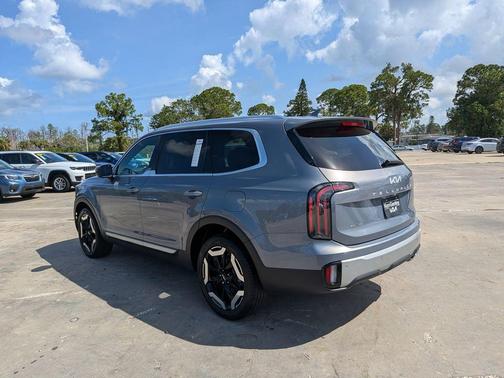 Everlasting Silver 2023 Kia Telluride EX