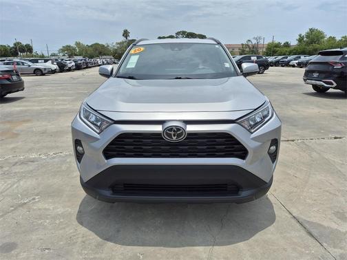2020 Toyota RAV4 XLE