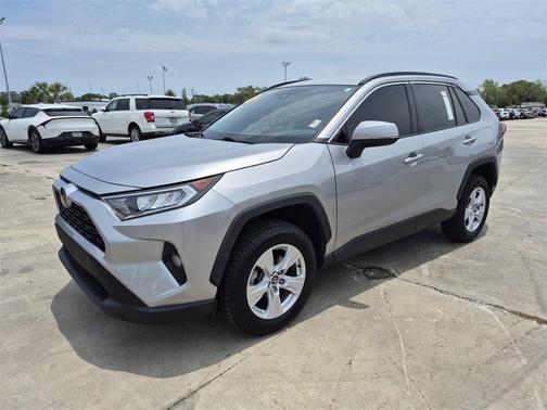 2020 Toyota RAV4 XLE