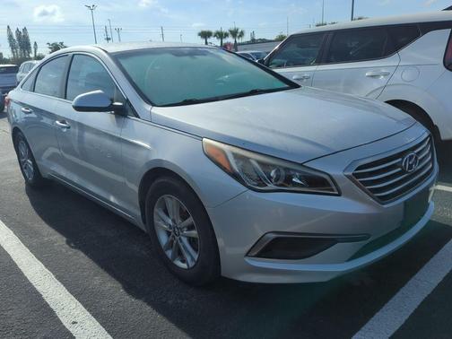 2016 Hyundai SONATA SE
