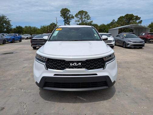 Glacial White Pearl 2022 Kia Sorento LX