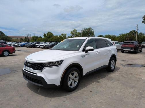Glacial White Pearl 2022 Kia Sorento LX