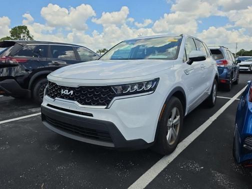 Glacial White Pearl 2022 Kia Sorento LX