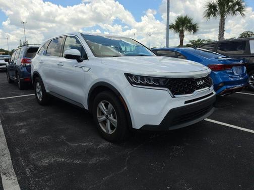 Glacial White Pearl 2022 Kia Sorento LX