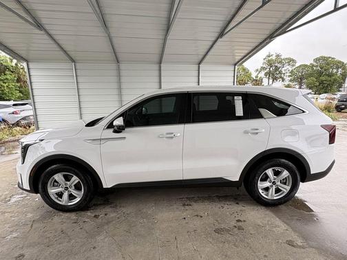 Glacial White Pearl 2025 Kia Sorento LX
