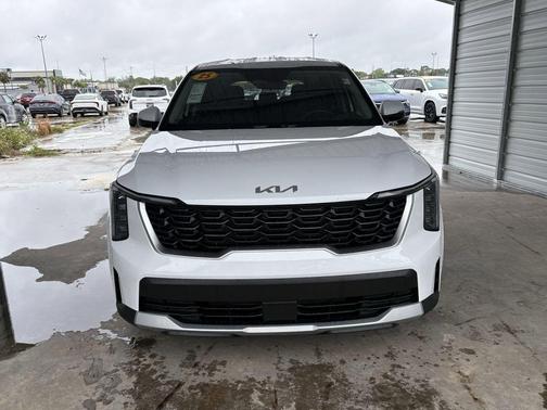 Glacial White Pearl 2025 Kia Sorento LX