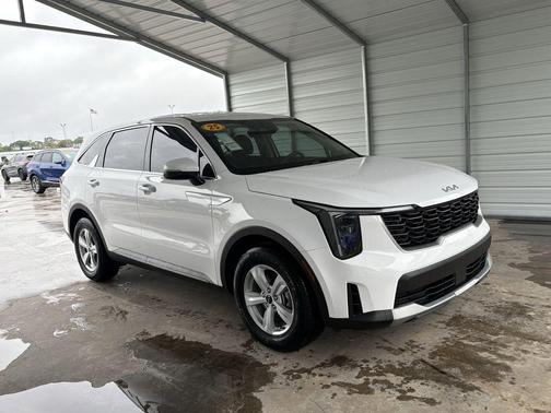 Glacial White Pearl 2025 Kia Sorento LX
