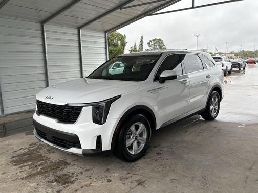 Glacial White Pearl 2025 Kia Sorento LX