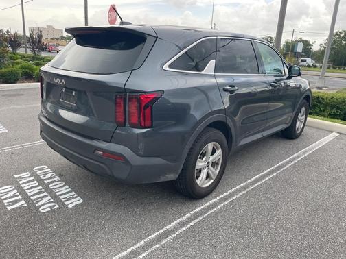 2023 Kia Sorento LX