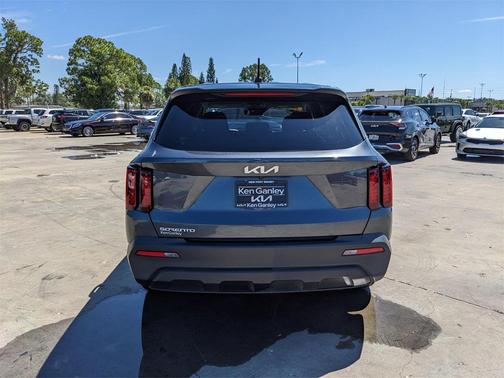 2023 Kia Sorento LX