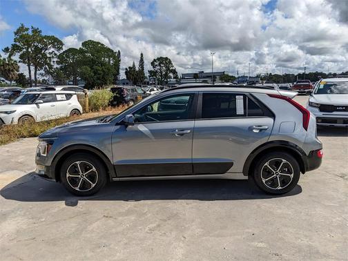 2025 Kia Niro SX