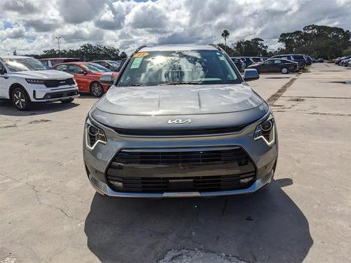 2025 Kia Niro SX