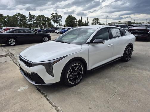 2025 Kia K4 GT-Line
