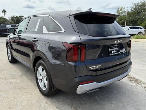2025 Kia Sorento LX