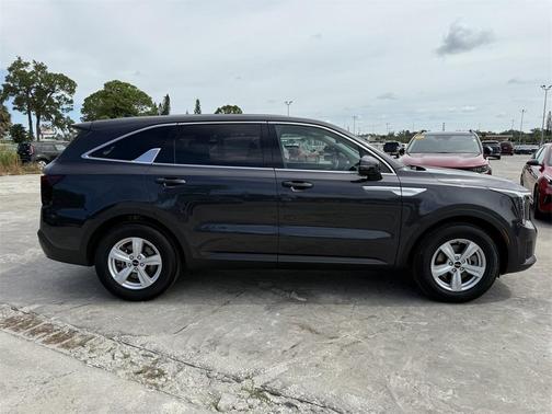 2025 Kia Sorento LX