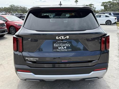 2025 Kia Sorento LX