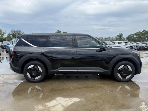 2026 Kia EV9 Light Short Range