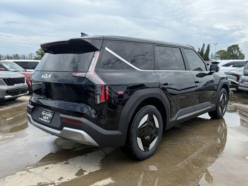 2026 Kia EV9 Light Short Range