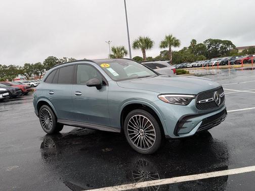 Verde 2025 Mercedes-Benz GLC 300 Base 4MATIC