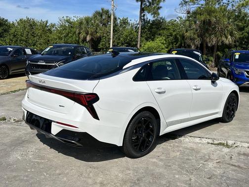 Snow White Pearl 2026 Kia K5 GT-Line