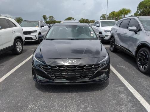 2022 Hyundai ELANTRA Limited