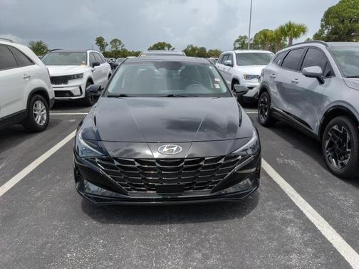 2022 Hyundai ELANTRA Limited