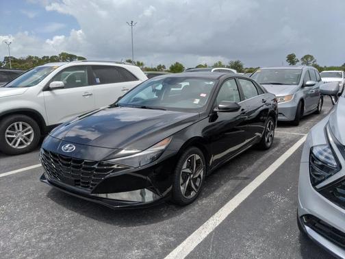 2022 Hyundai ELANTRA Limited