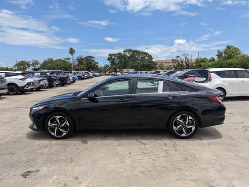 2022 Hyundai ELANTRA Limited