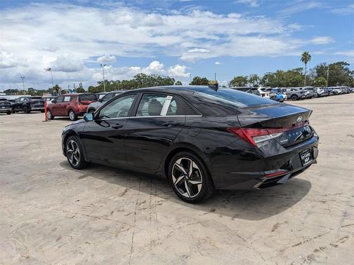 2022 Hyundai ELANTRA Limited