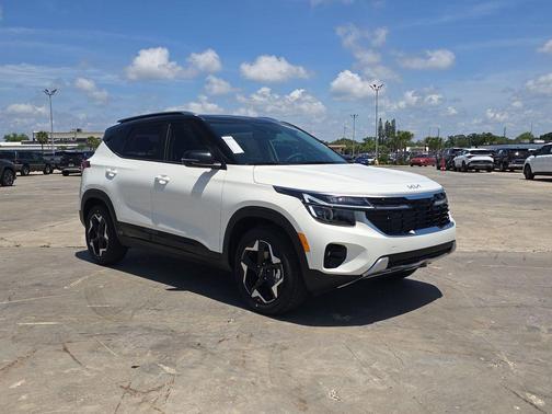Clear White / Black Roof 2026 Kia Seltos S