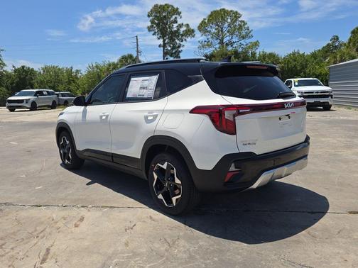 Clear White / Black Roof 2026 Kia Seltos S