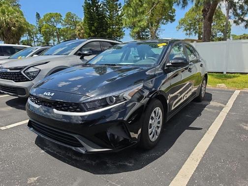 Aurora Black Pearl 2023 Kia Forte LX