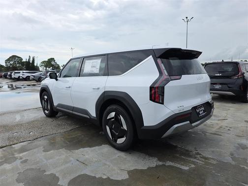 2026 Kia EV9 Light Long Range