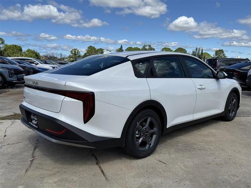 2025 Kia K4 LXS