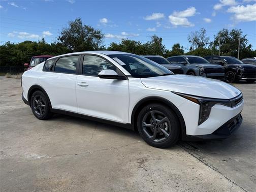 2025 Kia K4 LXS