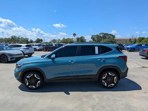 Blue 2024 Kia Seltos SX