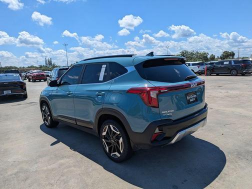 Blue 2024 Kia Seltos SX