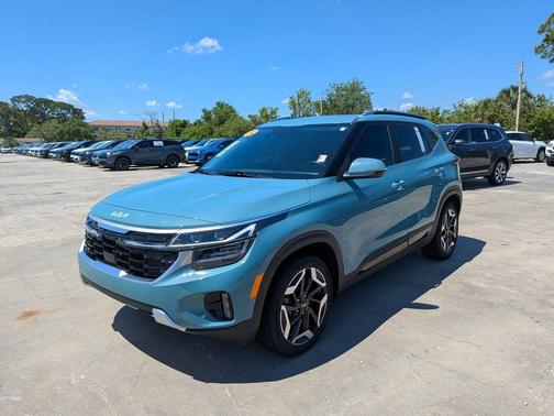 Blue 2024 Kia Seltos SX