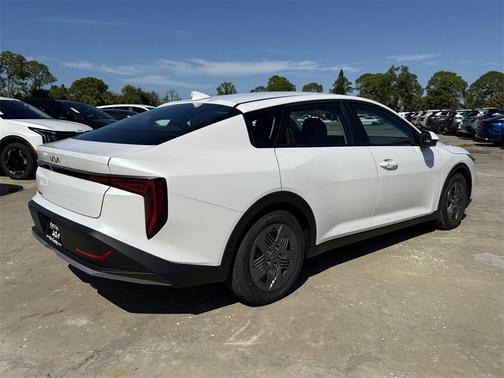 2025 Kia K4 LX