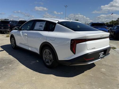 2025 Kia K4 LX
